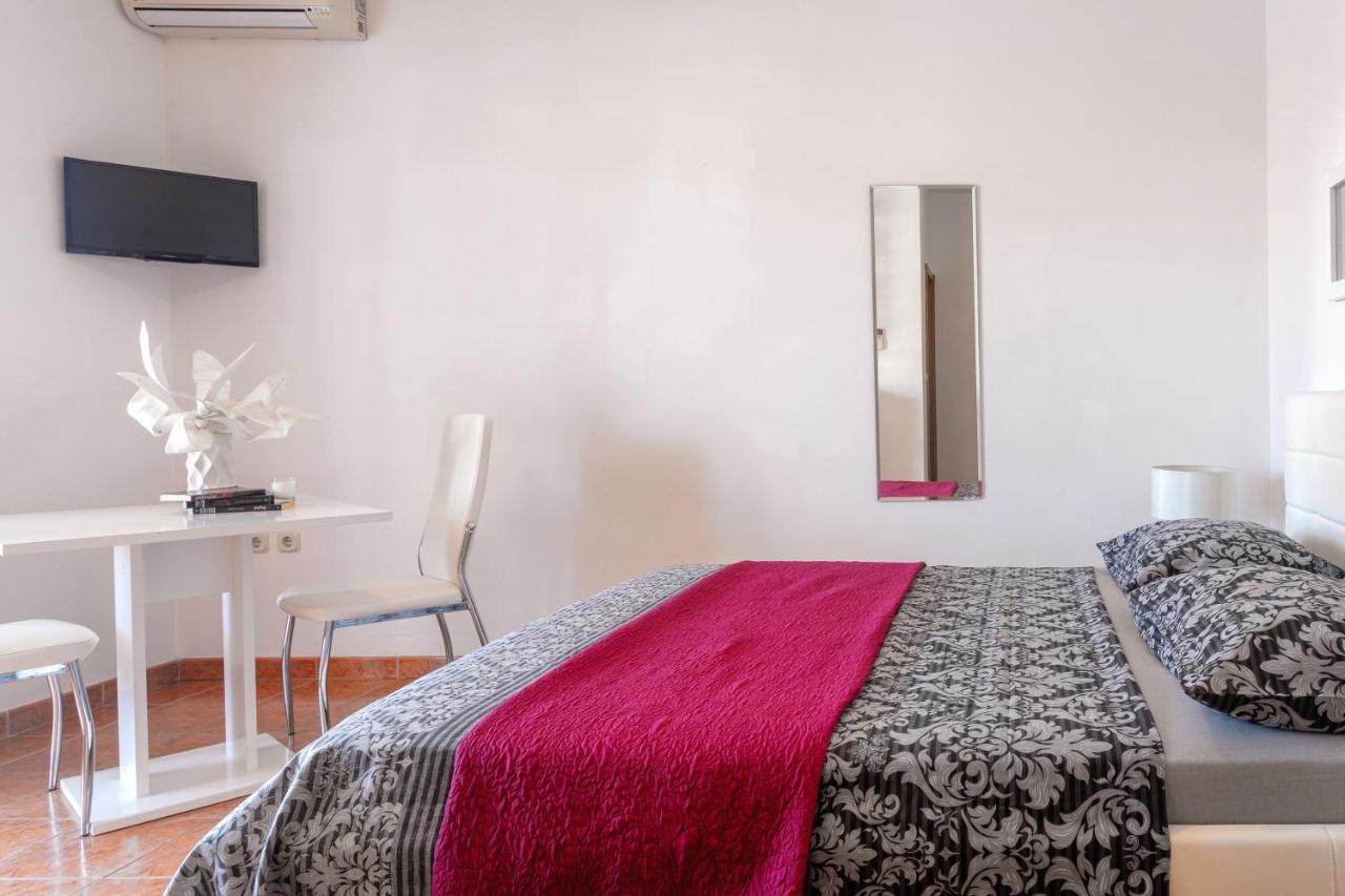 Apartments Dobrila Hvar Town Extérieur photo